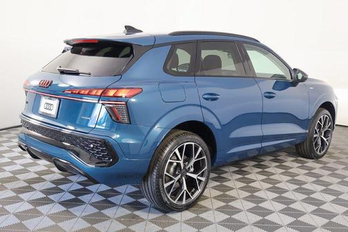 Malpelo Blue Metallic 2026 Audi Q3 TFSI quattro S tronic