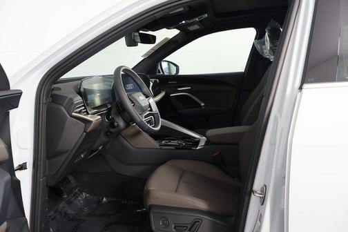 Glacier White Metallic 2026 Audi Q5 Premium Plus TFSI quattro S tronic