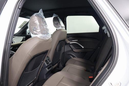 Glacier White Metallic 2026 Audi Q5 Premium Plus TFSI quattro S tronic