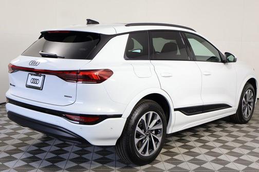Glacier White Metallic 2027 Audi Q6 e-tron Premium