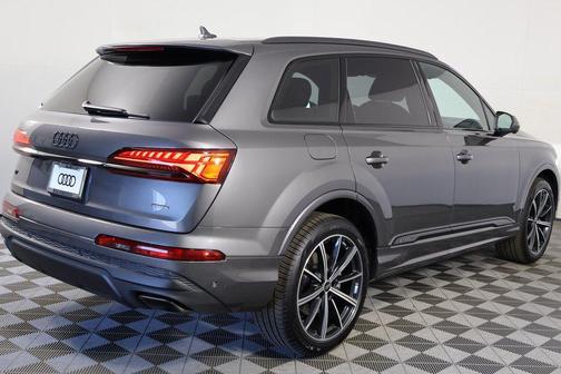 Samurai Gray Metallic 2026 Audi Q7 45 Premium Plus