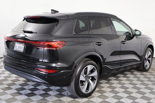 2025 Audi Q6 e-tron Premium Plus quattro