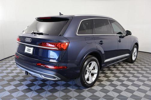 2023 Audi Q7 45 Premium Plus