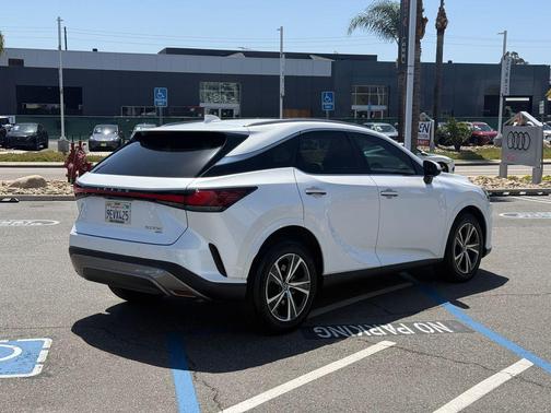 Eminent White Pearl 2023 Lexus RX 350 Premium