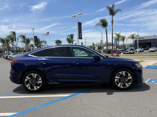 Navarra Blue Metallic 2023 Audi e-tron Sportback S line Premium Plus