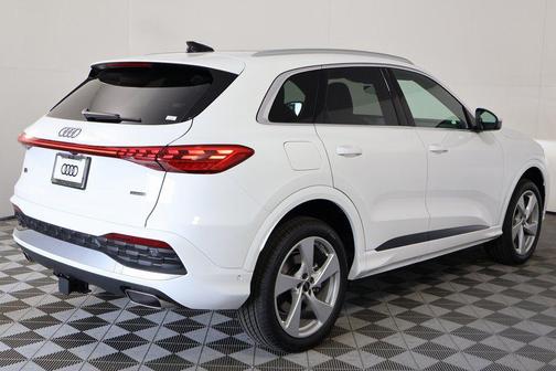 Arkona White 2026 Audi Q5 Premium Plus TFSI quattro S tronic