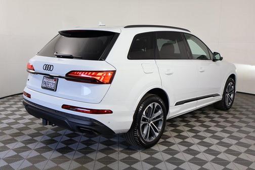 2025 Audi Q7 45 Premium Plus