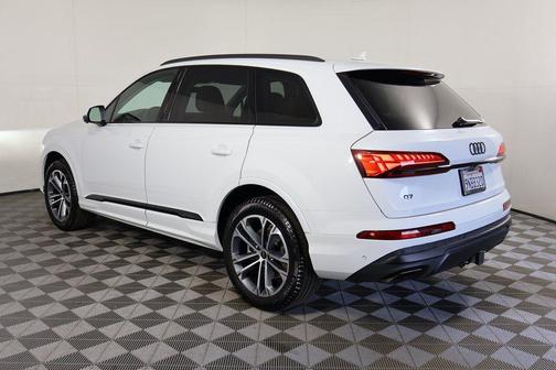 2025 Audi Q7 45 Premium Plus