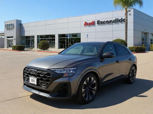 Daytona Gray Pearl Effect 2026 Audi Q8 55 Premium Plus