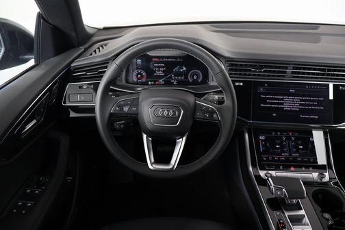 Daytona Gray Pearl Effect 2026 Audi Q8 55 Premium Plus