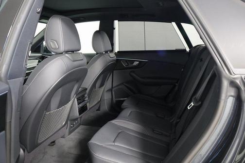 Daytona Gray Pearl Effect 2026 Audi Q8 55 Premium Plus