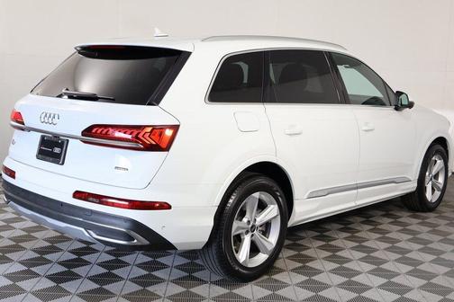 2023 Audi Q7 45 Premium Plus