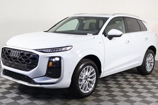 Glacier White Metallic 2026 Audi Q3 TFSI quattro S tronic