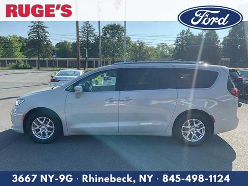 Luxury White Pearlcoat 2021 Chrysler Pacifica Touring-L