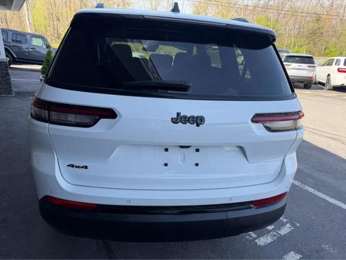 Bright White Clearcoat 2025 Jeep Grand Cherokee L Laredo