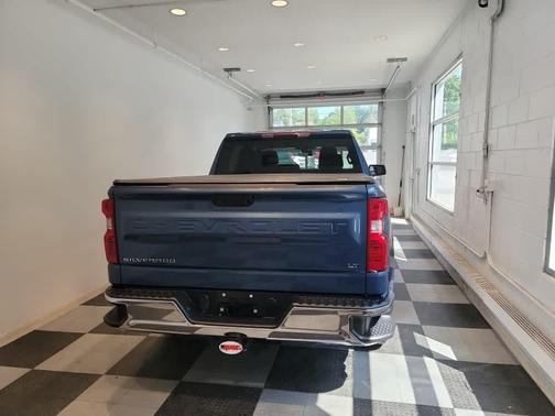 Lakeshore Blue Metallic 2024 Chevrolet Silverado 1500 LT