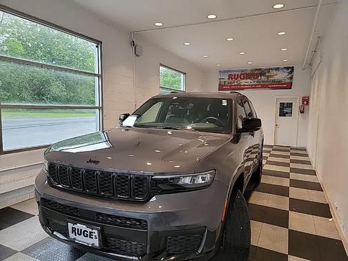 2023 Jeep Grand Cherokee L Laredo