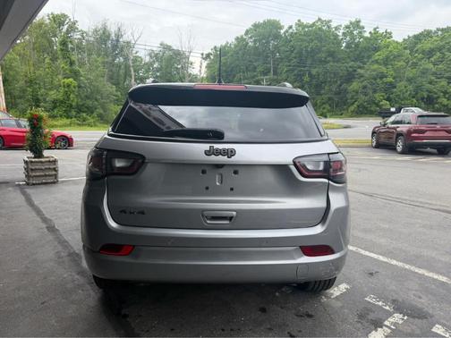 Billet Silver Metallic Clearcoat 2023 Jeep Compass Altitude