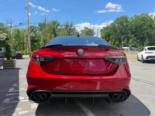 Rosso 2024 Alfa Romeo Giulia Quadrifoglio