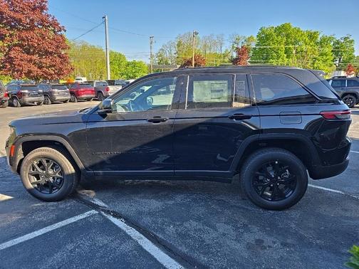 2025 Jeep Grand Cherokee Laredo