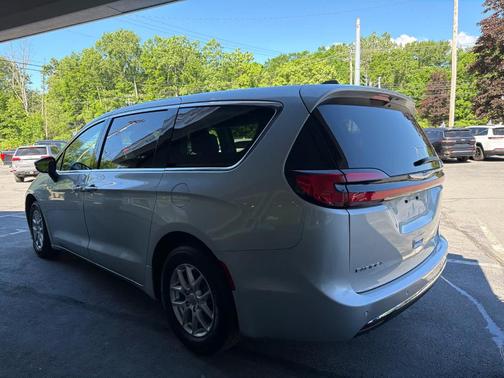 Silver Mist Clearcoat 2024 Chrysler Pacifica Touring-L