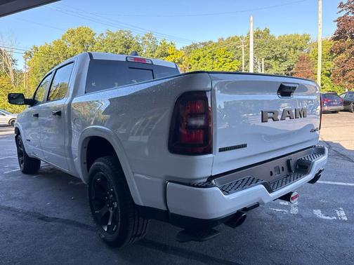Bright White Clearcoat 2026 RAM 1500 Big Horn/Lone Star