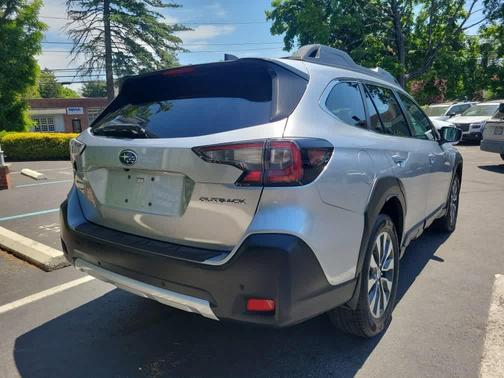 Ice Silver Metallic 2023 Subaru Outback Limited