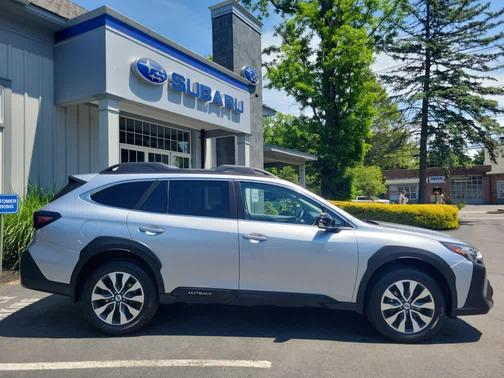 Ice Silver Metallic 2023 Subaru Outback Limited