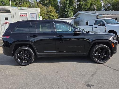 2022 Jeep Grand Cherokee Altitude