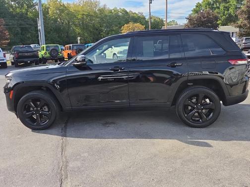 2022 Jeep Grand Cherokee Altitude