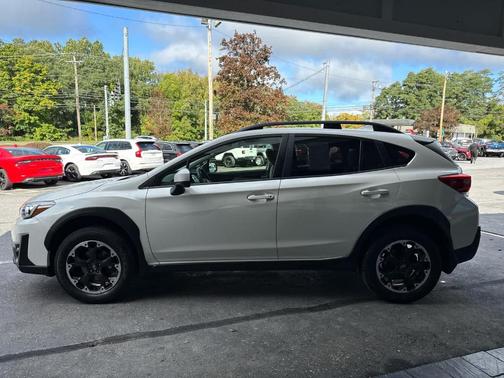 Crystal White Pearl 2021 Subaru Crosstrek Premium