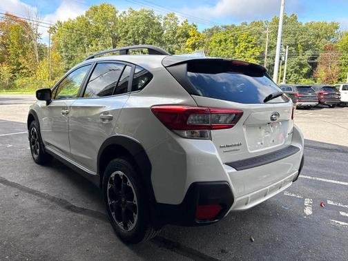 Crystal White Pearl 2021 Subaru Crosstrek Premium
