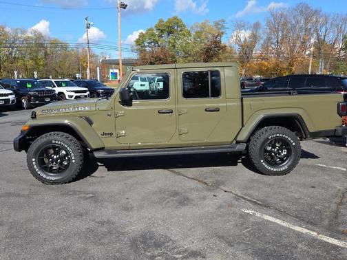 2025 Jeep Gladiator Sport