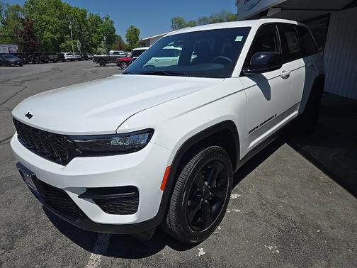 2025 Jeep Grand Cherokee Laredo