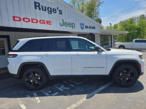 2025 Jeep Grand Cherokee Laredo