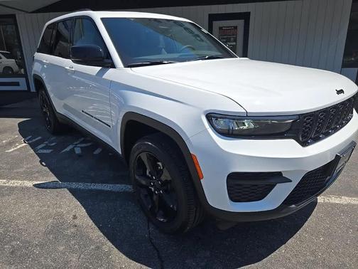 2025 Jeep Grand Cherokee Laredo