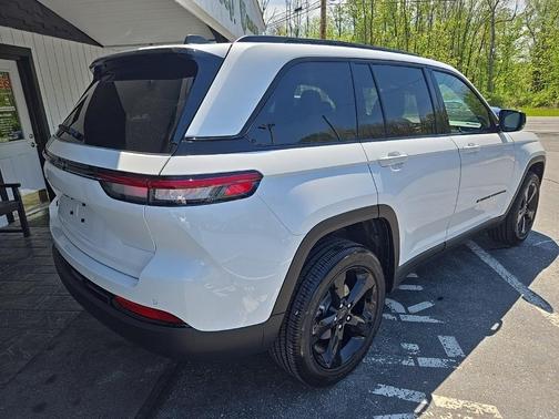 2025 Jeep Grand Cherokee Laredo