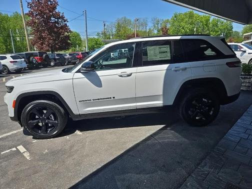 2025 Jeep Grand Cherokee Laredo