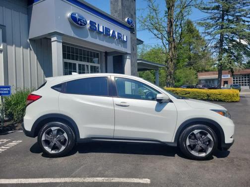 White 2018 Honda HR-V EX