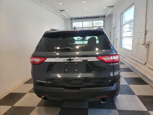Graphite Metallic 2021 Chevrolet Traverse LT Leather