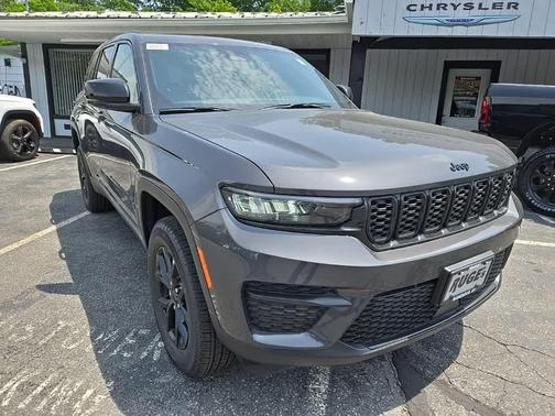 2025 Jeep Grand Cherokee Laredo