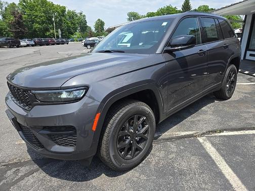 2025 Jeep Grand Cherokee Laredo