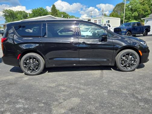 2026 Chrysler Pacifica Limited