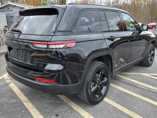 2025 Jeep Grand Cherokee Laredo
