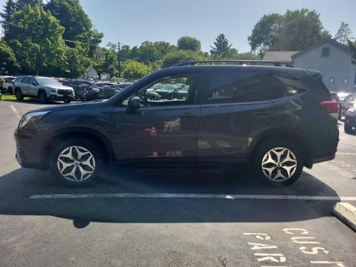 Magnetite Gray Metallic 2024 Subaru Forester Premium