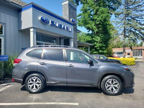 Magnetite Gray Metallic 2024 Subaru Forester Premium