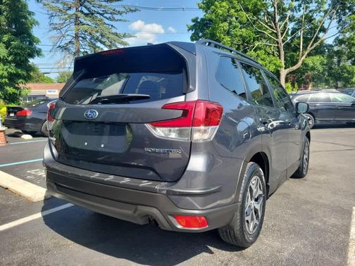 Magnetite Gray Metallic 2024 Subaru Forester Premium