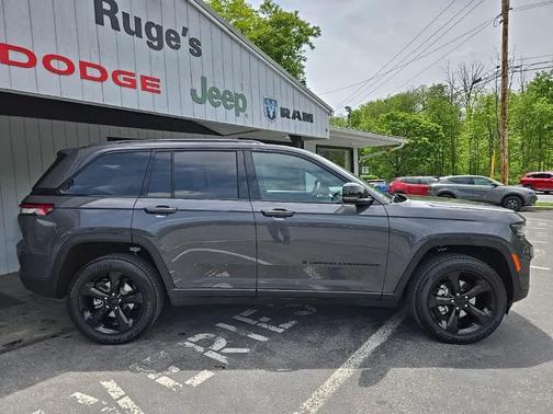 2025 Jeep Grand Cherokee Laredo