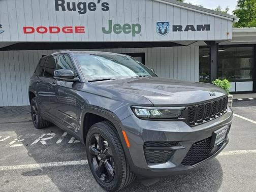 2025 Jeep Grand Cherokee Laredo