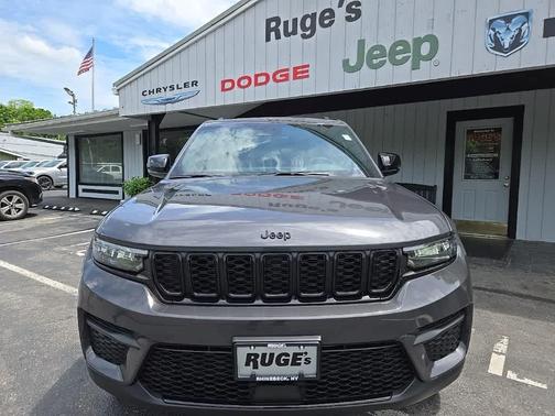 2025 Jeep Grand Cherokee Laredo